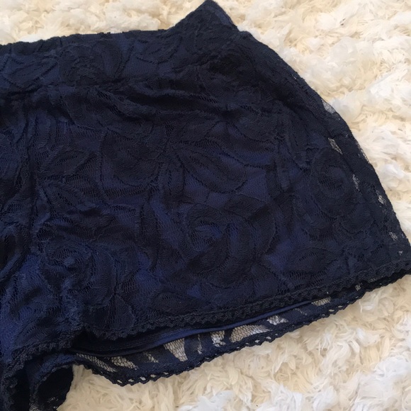 Free people lace design navy pull on shorts - Picture 2 of 5